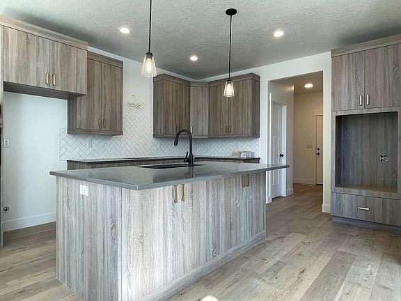 4th image of 13886 S Greenford Ln #409