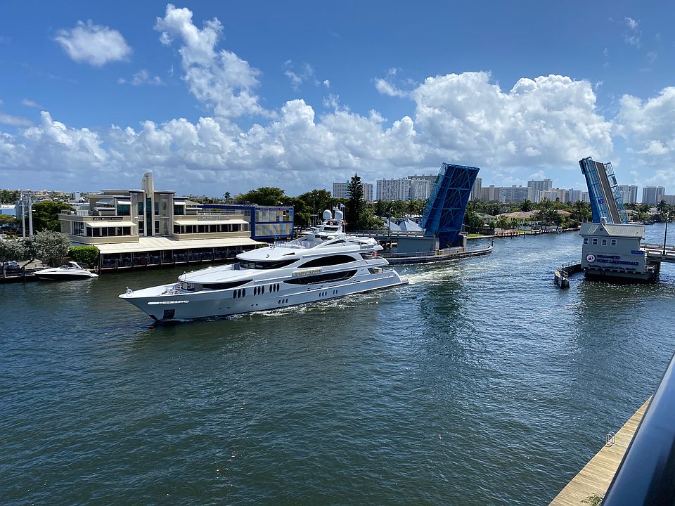 Amazing boat show every day