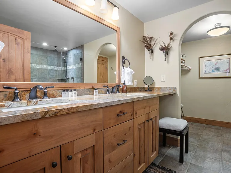 Ensuite Bathroom 1
