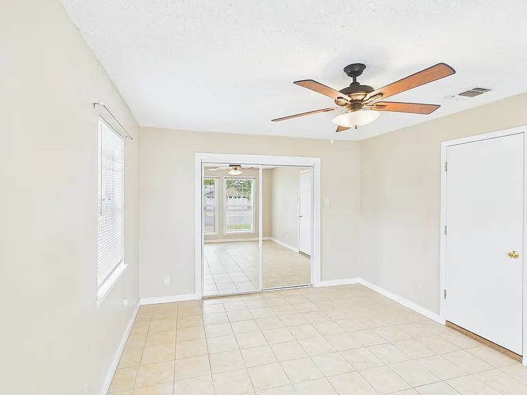328 Glenmoor Dr — Photo 10