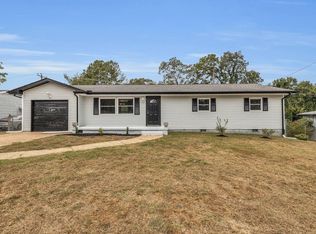 329 Greens Lake Cir, Rossville, GA 30741