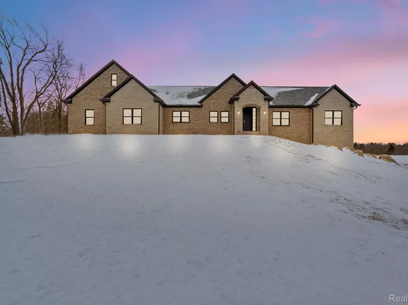 6320 Brendel Rd, White Lake, MI 48383