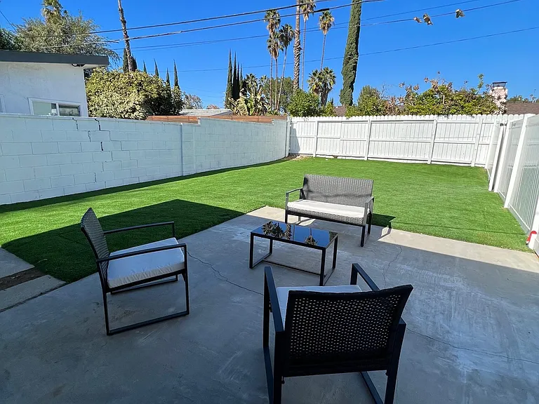 20851 Burbank Blvd — Photo 14