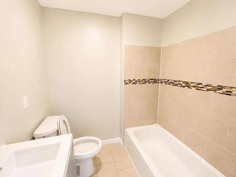 379 Hawthorne Ave #3 — Photo 9