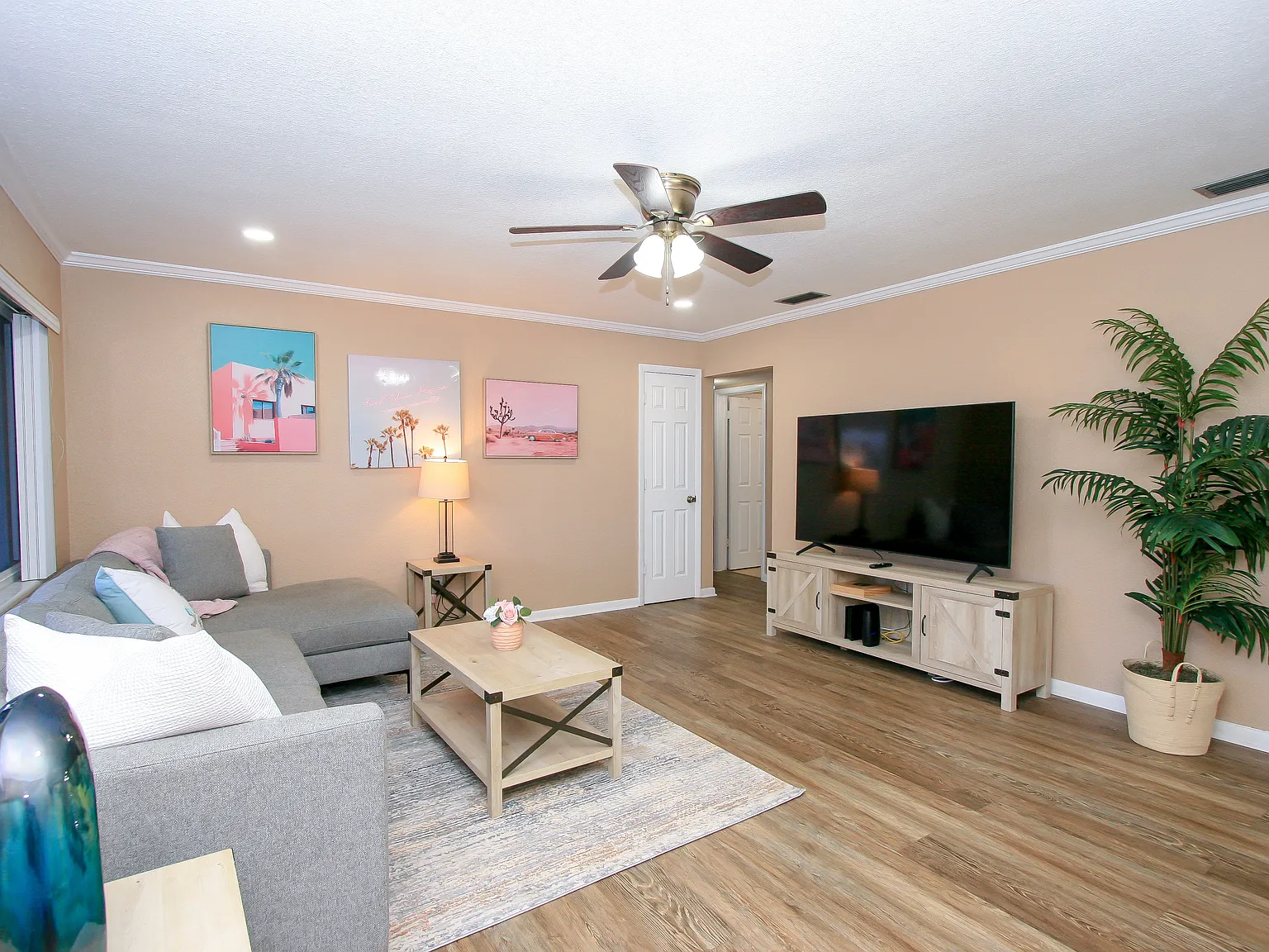 55 Velma Dr W — Photo 1