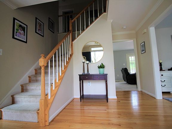 4th image of 10 Cathedral Ln