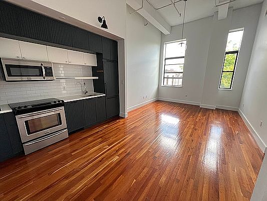 1st image of 160 Bainbridge St #304