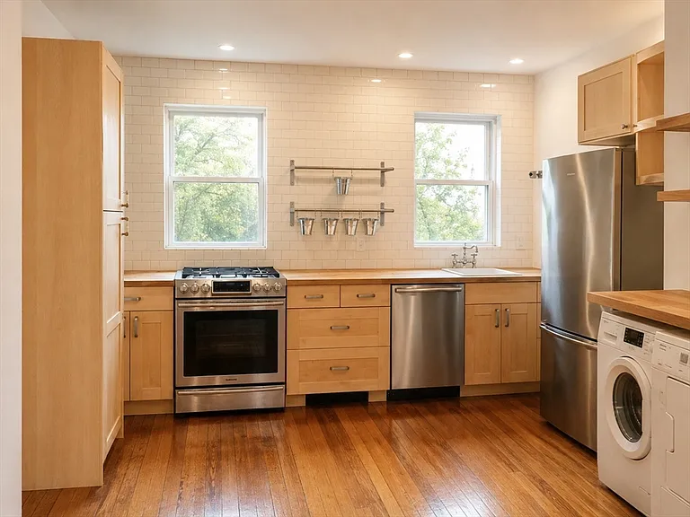 16.5 Magnolia Ave #3 — Photo 2