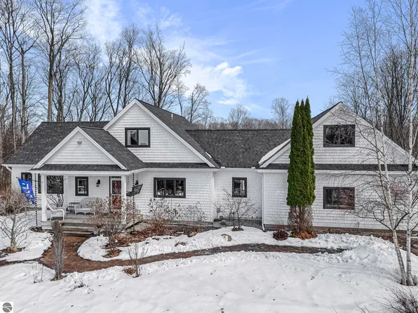 4077 E Yule Tree Ln, Lake Leelanau, MI 49653