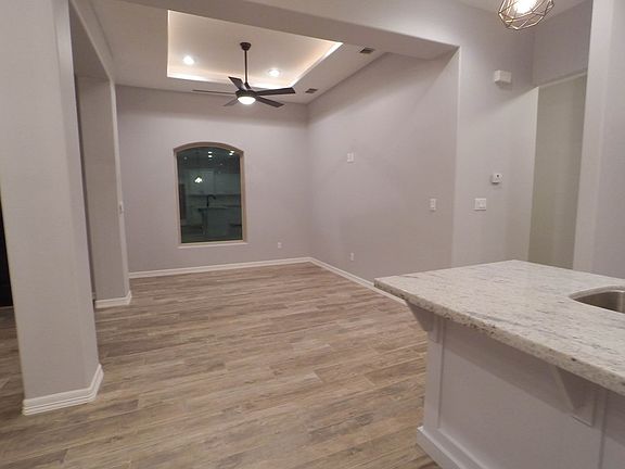 4th image of 803 Bluebird Ave