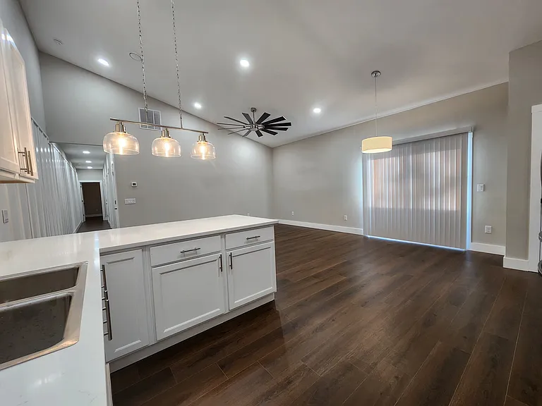 6376 W Flanders Ln — Photo 20