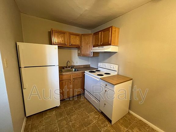 2nd image of 3706 Greenwood Blvd APT 20
