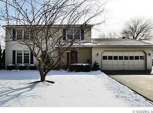356 Olde Harbour Trl, Rochester, NY 14612