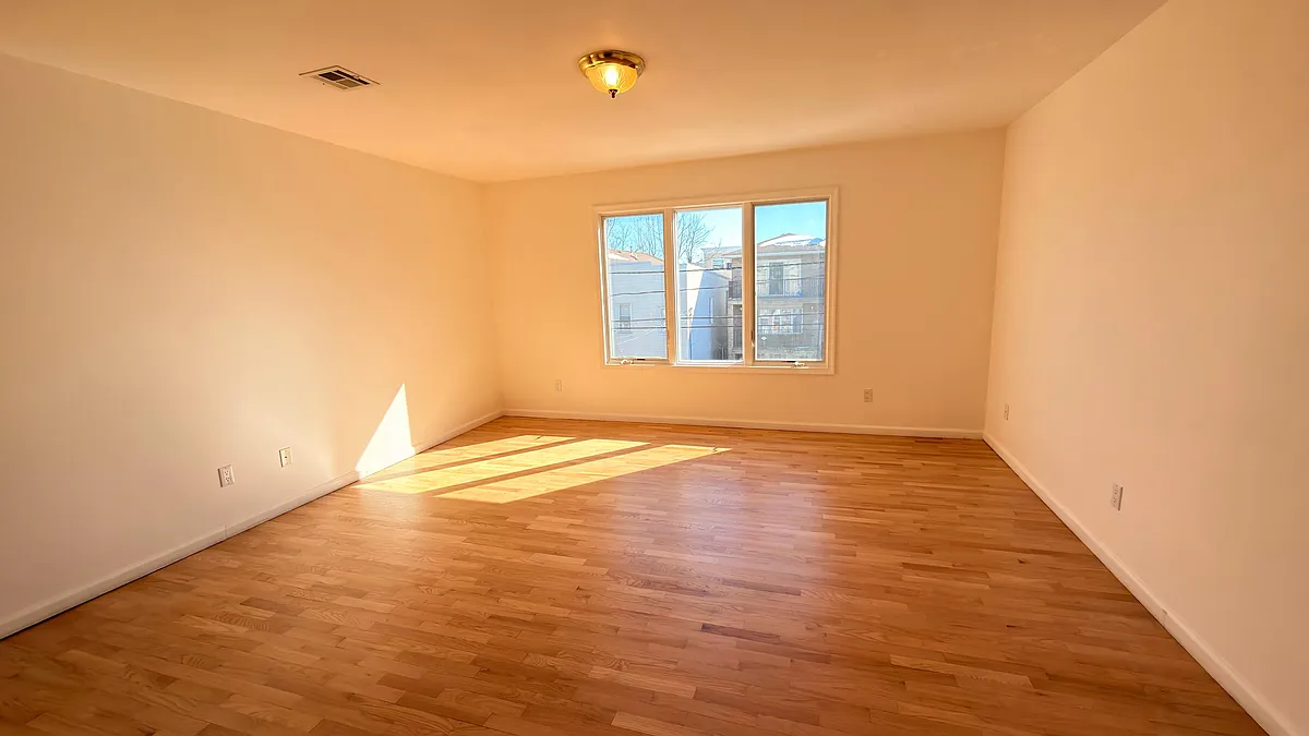 Building Photo - 6713 Jackson St #2