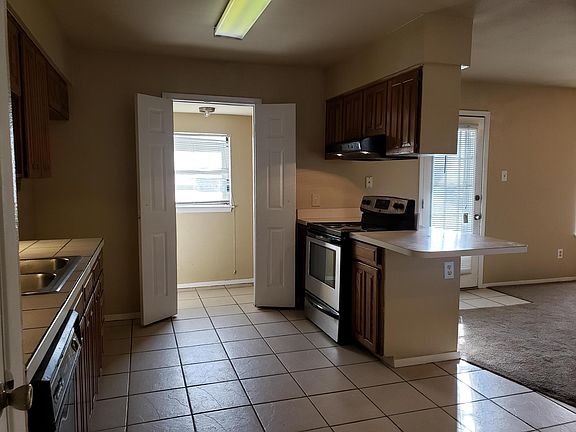5th image of 934 Highcrest Dr