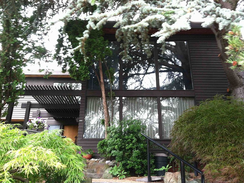 2nd image of 5407 Ravenna Ave NE