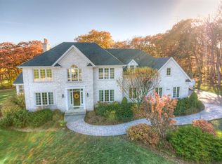 41W155 Oak Hills Ct, Campton Hills, IL 60119