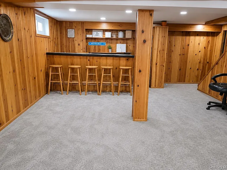 162 Colonial Ave — Photo 14