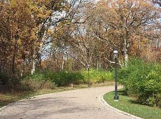1050 Whitehall Dr, Crown Point, IN 46307