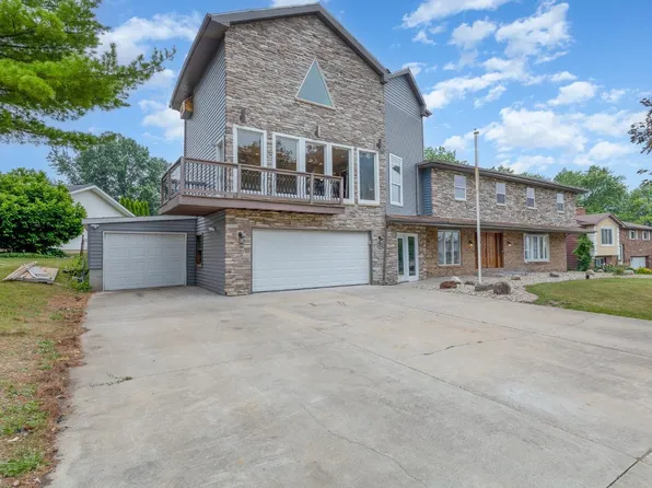 2212 Elm Tree Ln, Crown Point, IN 46307