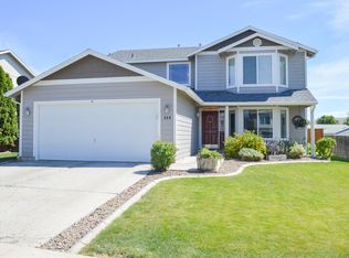 306 Rainier Ave, Moxee, WA 98936