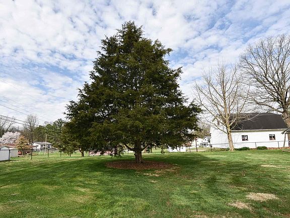 5th image of 3707 Oak Leaf Dr
