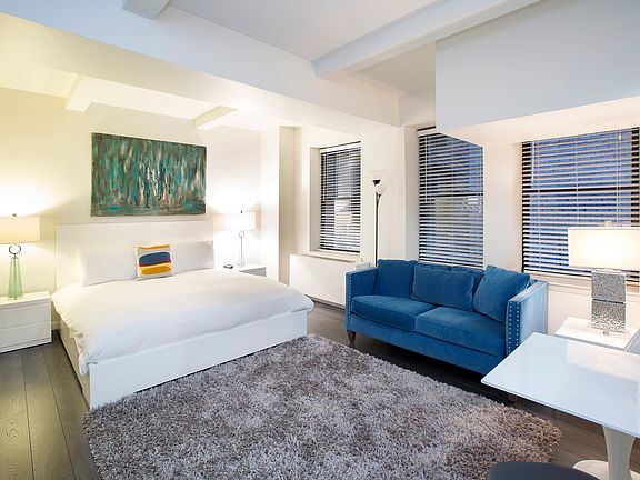 2nd image of 150 W 51st St APT 725
