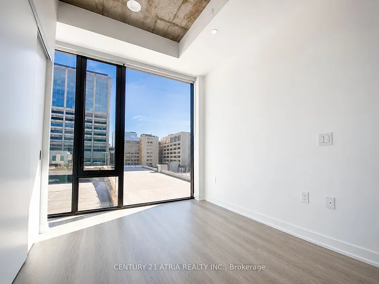195 McCaul St #713 — Photo 5