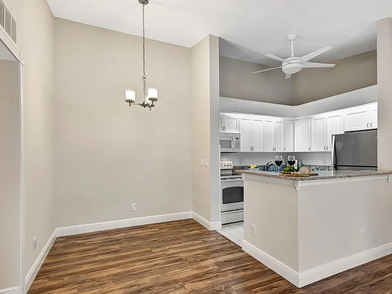 1109 Duncan Cir #201 — Photo 13