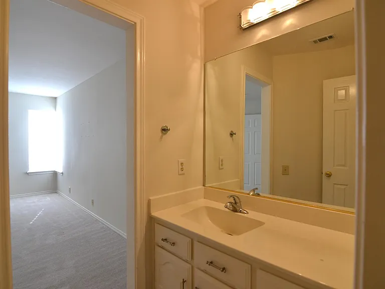 7000 Ivory Ct — Photo 15