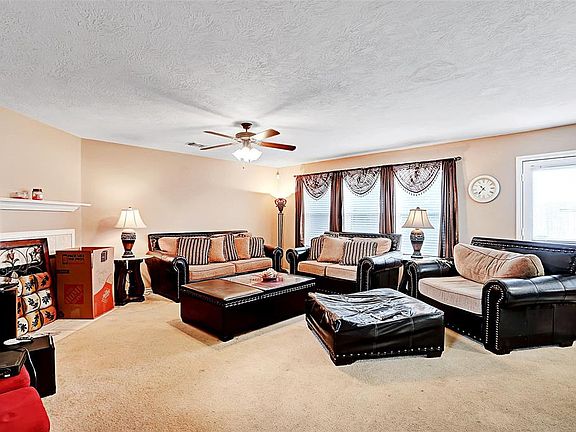 4th image of 11431 Astoria Blvd