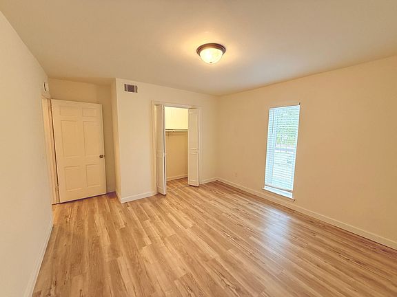 2nd image of 3204 Redding Rd #202