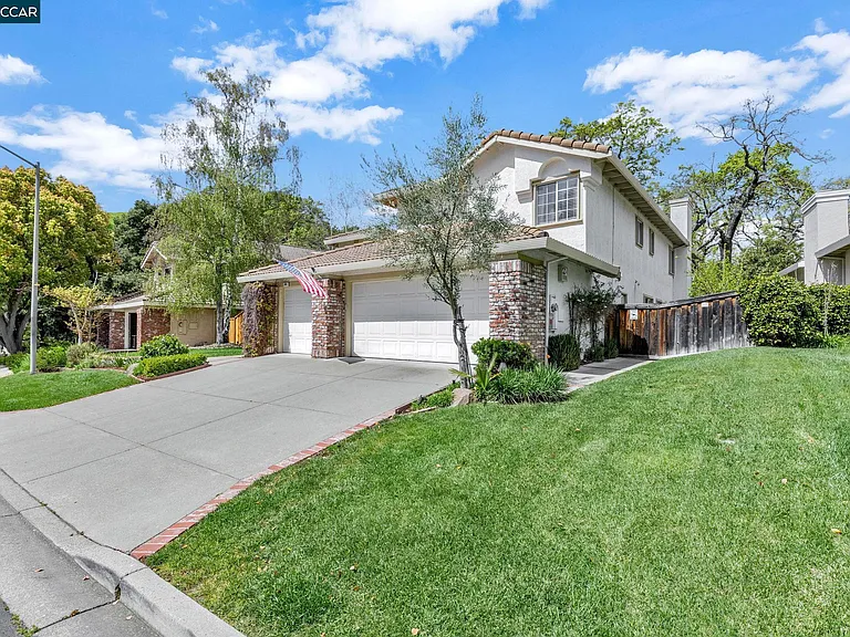 668 Sun Tree Ct — Photo 2
