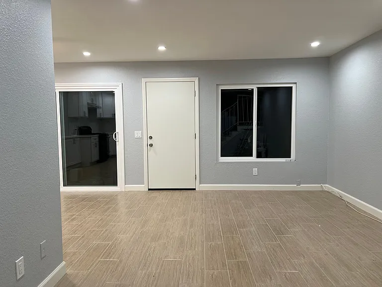2020 Indiana St — Photo 23