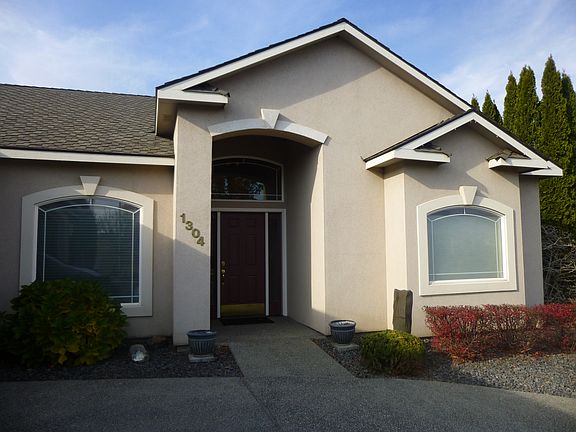 2nd image of 1304 W Canyon Lakes Dr