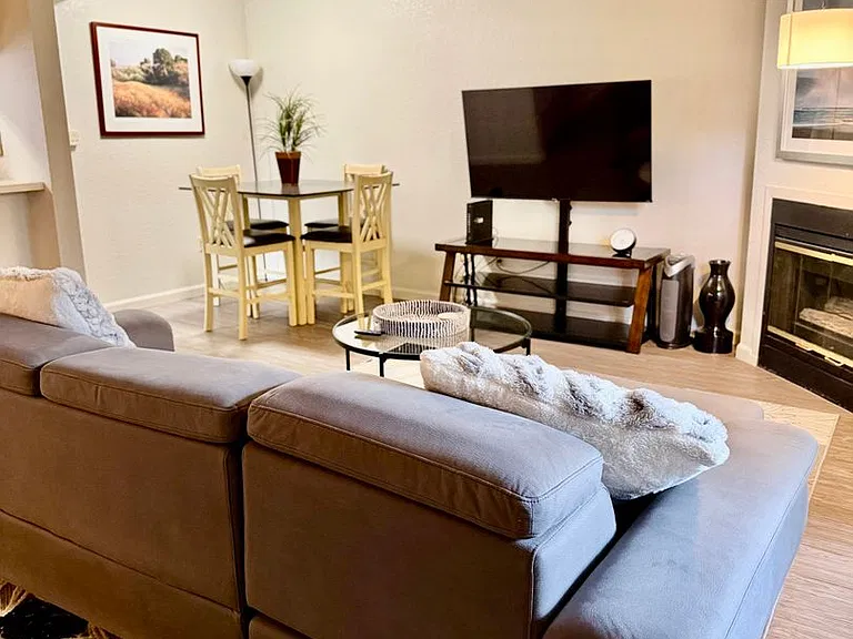 Hollister Apartment Complex — Photo 15