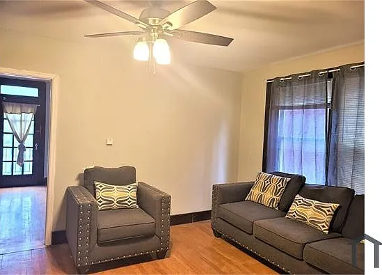 3 bed, 1000 sqft, $1,335 — Photo 4