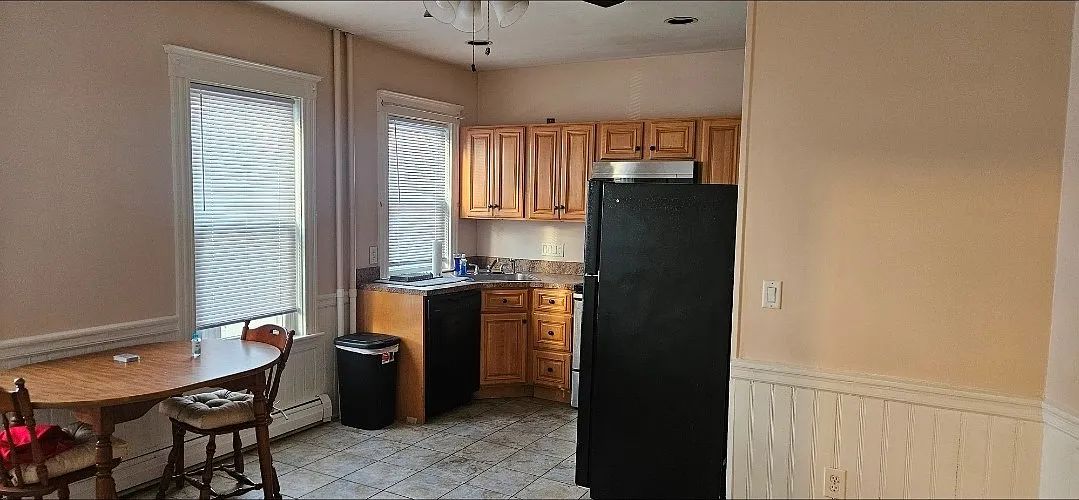 2 bed, 950 sqft, $2,300 — Photo 1