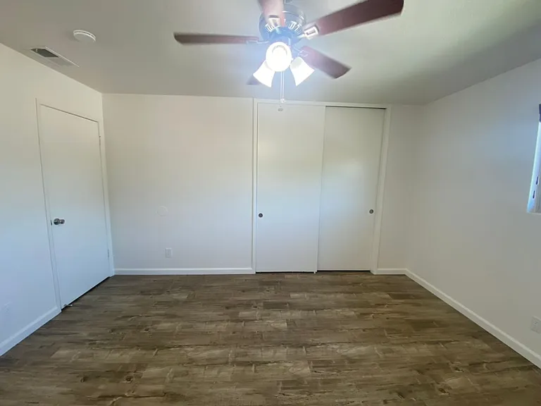 2212 Pine St — Photo 17