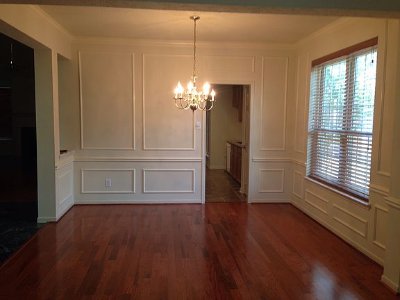 Formal dinning room 
