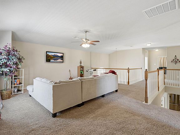 4th image of 127 Sweetleaf Grove Ln