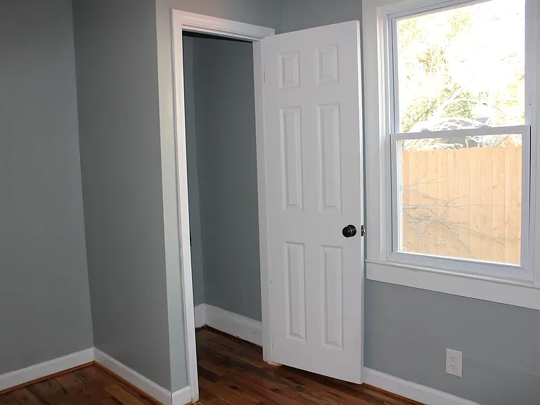 423 Price Ave — Photo 2