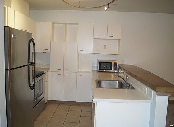 4th image of 2440 Western Ave #418