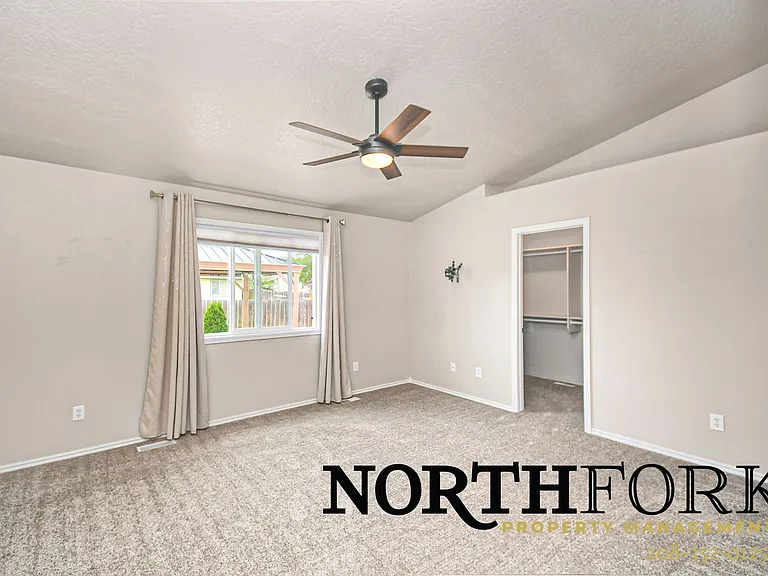 2918 Chester Ln — Photo 6
