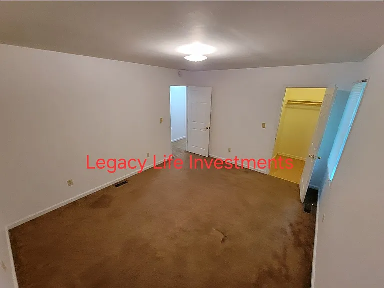 953 Irvington Rd — Photo 2