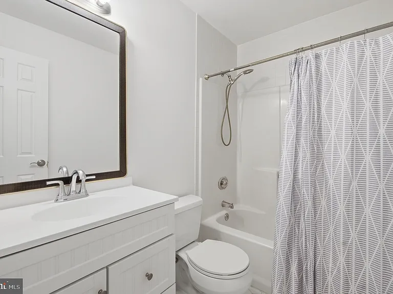46601 Carriage Ct — Photo 26