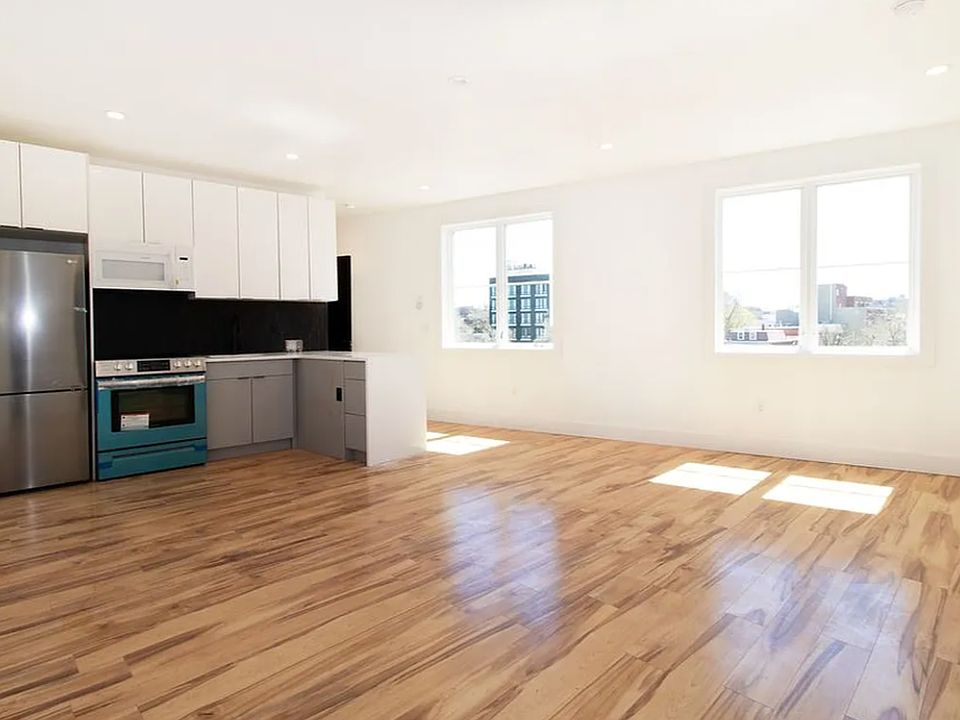 1st image of 33-29 Astoria Blvd N #3