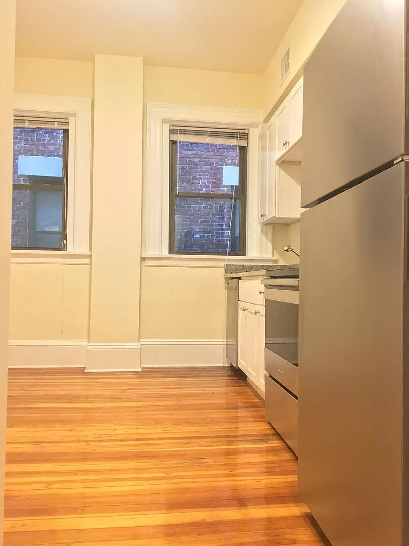 $3950 | 2 bedrooms | 1 bathroom Brookline Living on Beacon Street | Central Air, Renovated Kitche... — Photo 1