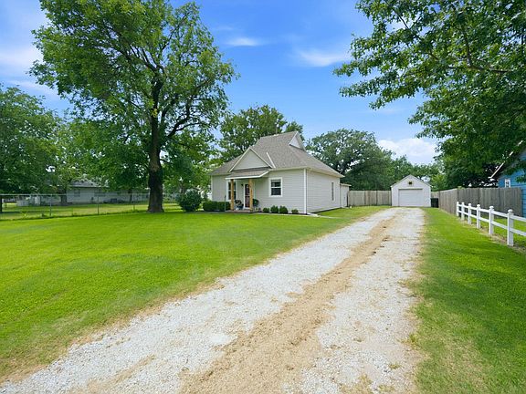 5th image of 219 S Robbins Rd