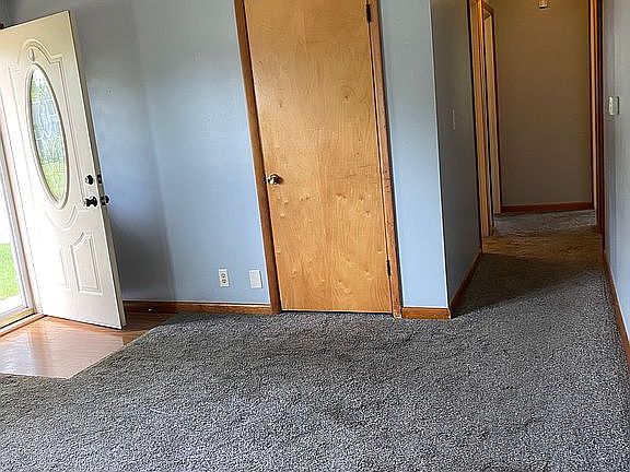 4th image of 1002 Valley Dr